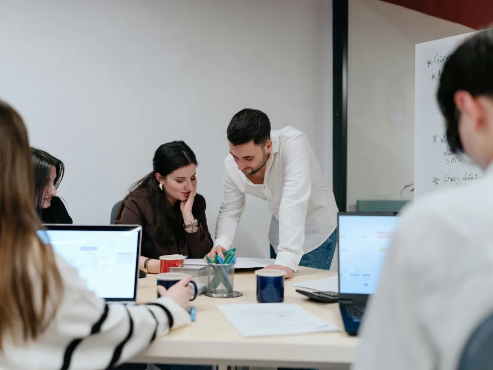 Image pour illustrer l'article sur notre plateforme de veille Curebot